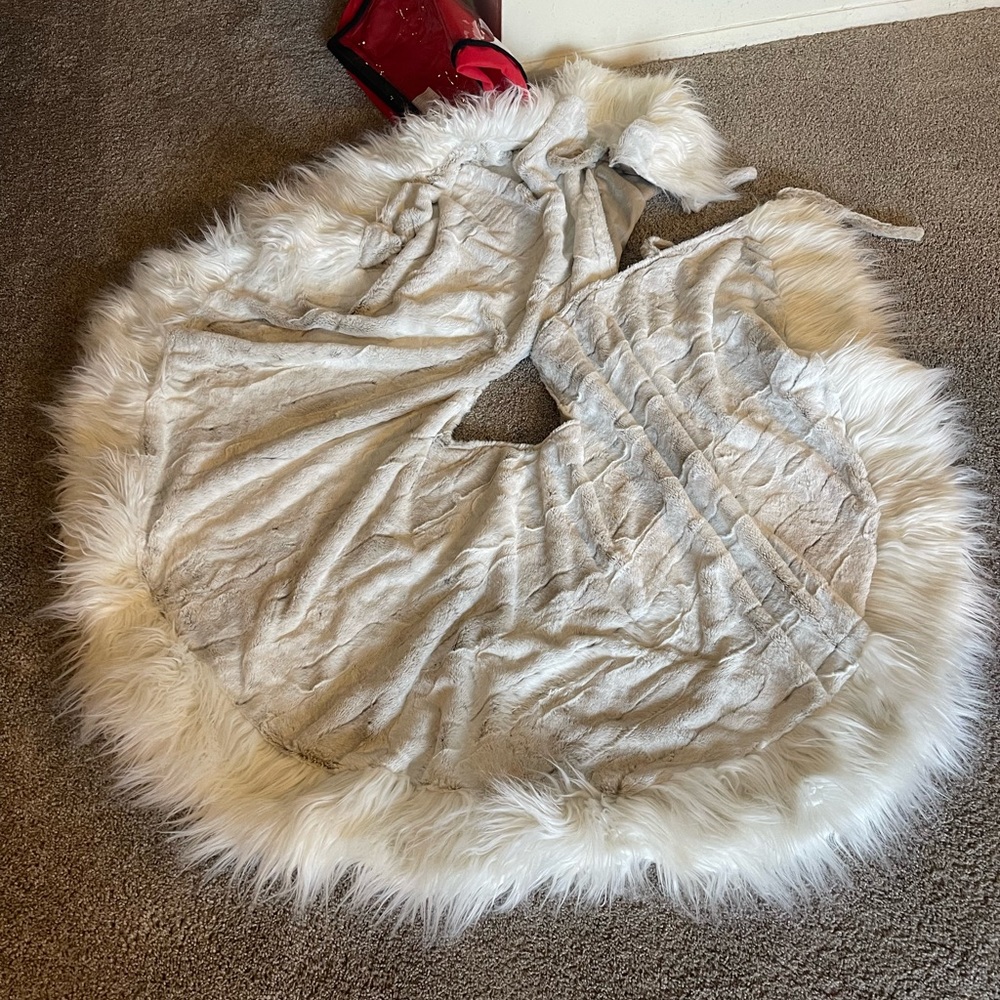 Faux Fur Tree Skirt